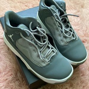 🏆🏆2X HOST PICK📌🎉Jordan Max Aura 2 (GS)-6.5Y, medium grey/white-cool grey